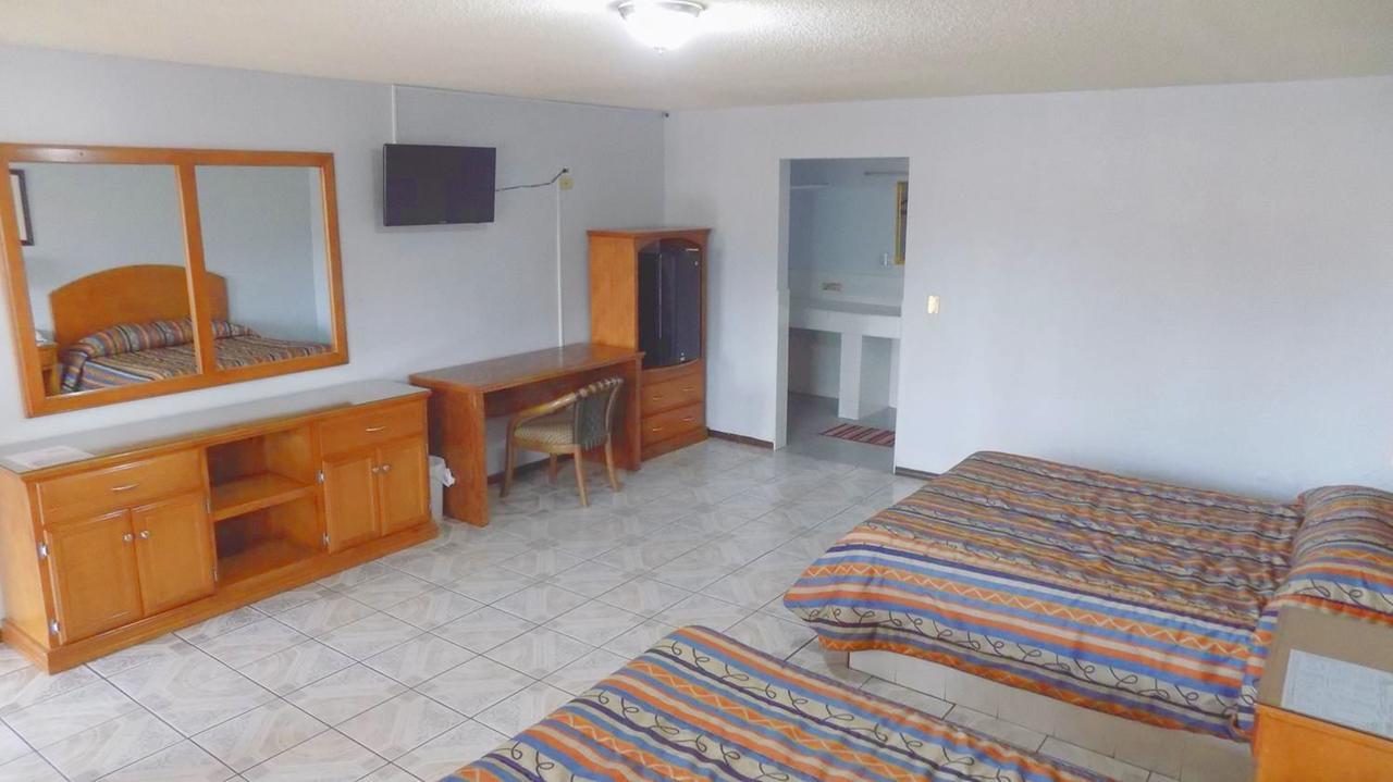 Hotel Del Camino Cuauhtémoc Buitenkant foto