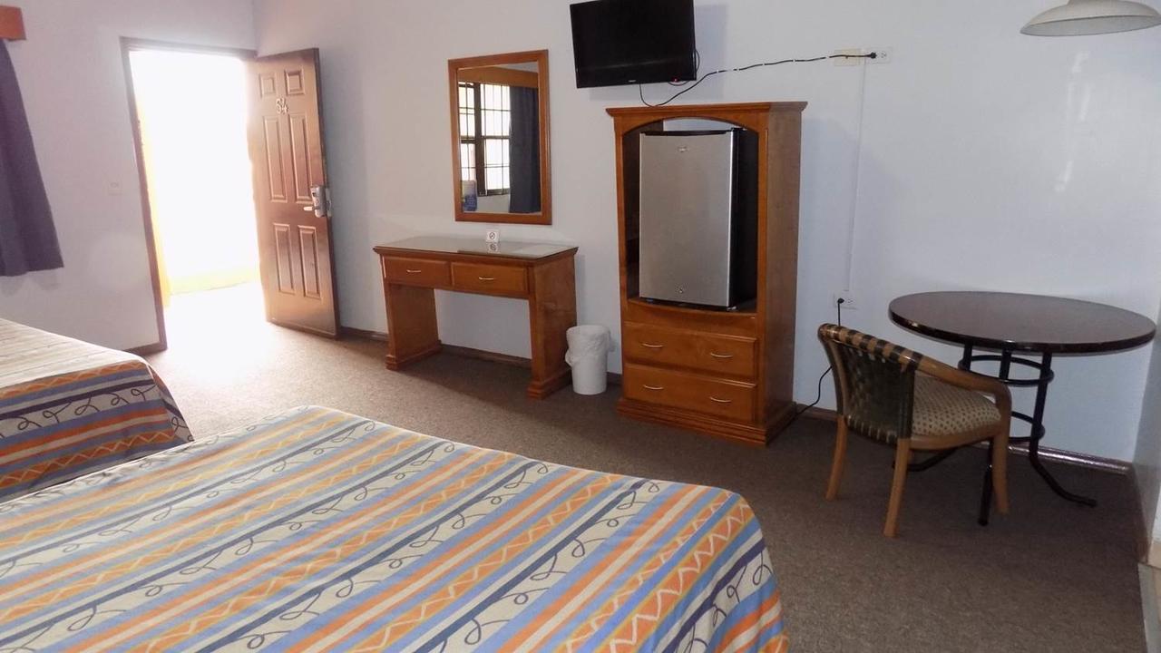 Hotel Del Camino Cuauhtémoc Buitenkant foto