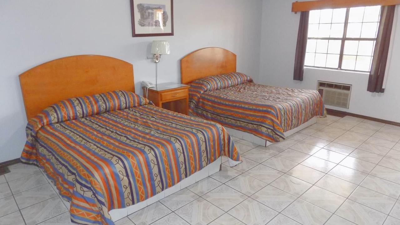 Hotel Del Camino Cuauhtémoc Buitenkant foto