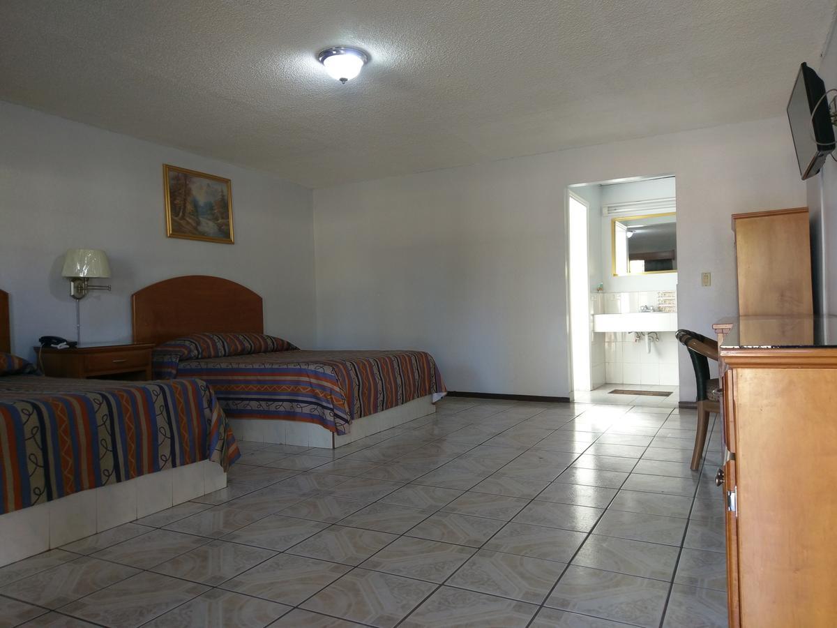 Hotel Del Camino Cuauhtémoc Buitenkant foto