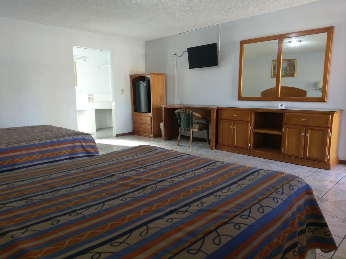 Hotel Del Camino Cuauhtémoc Buitenkant foto